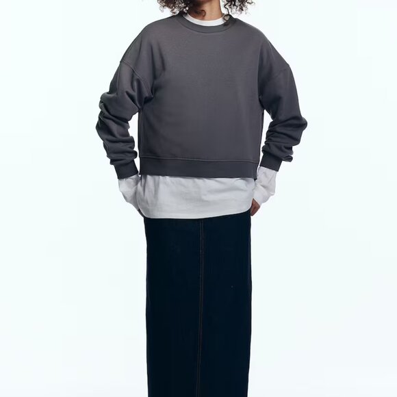 H&M Crewneck Sweatshirt (L) - Picture 2 of 3